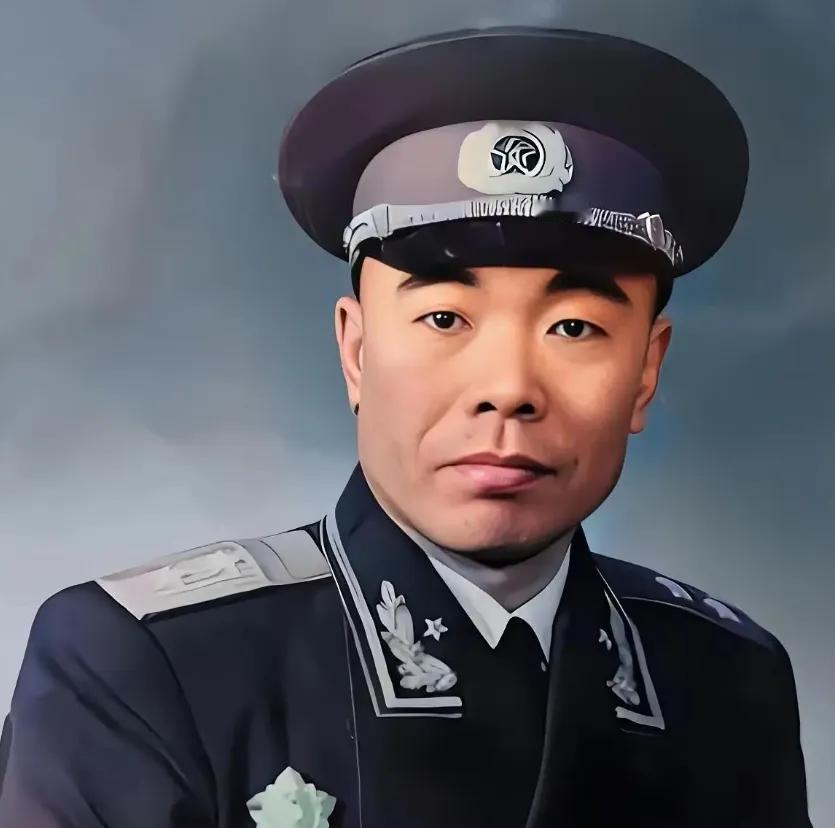 1955年授衔仪式上，曾泽生中将热泪盈眶。这位原国民党60军军长1948年率部起
