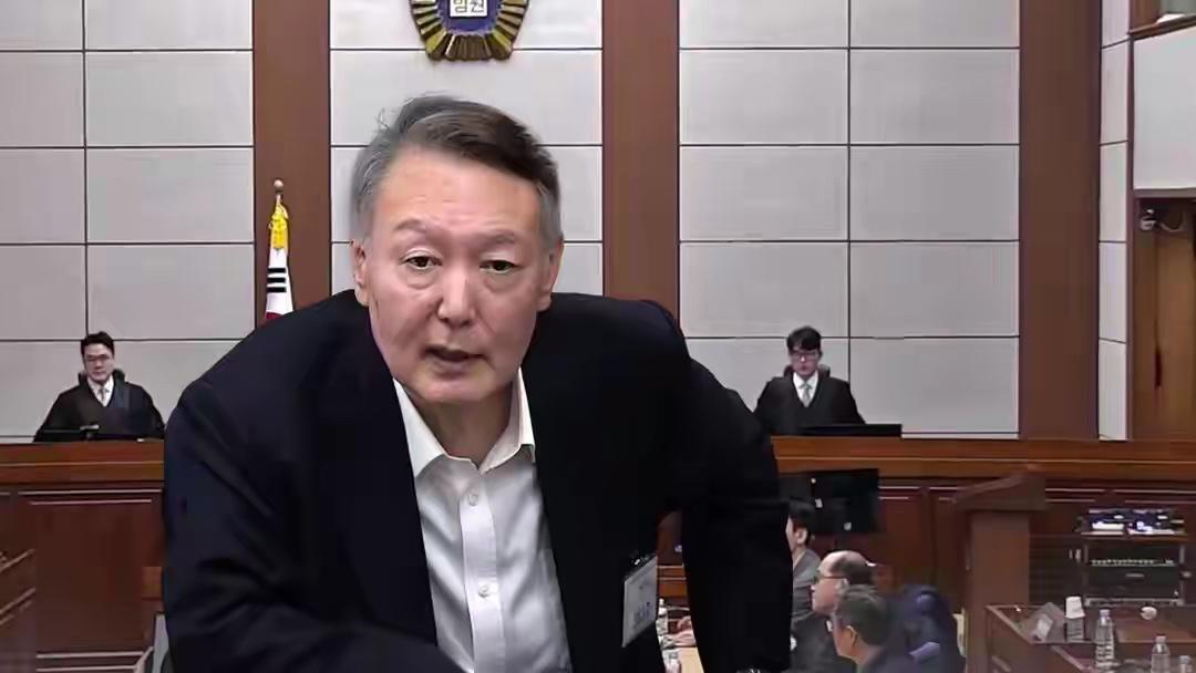 不把尹锡悦整到“死在牢里”，李在明等人难解心头之恨

几天前，韩国前总统尹锡悦前