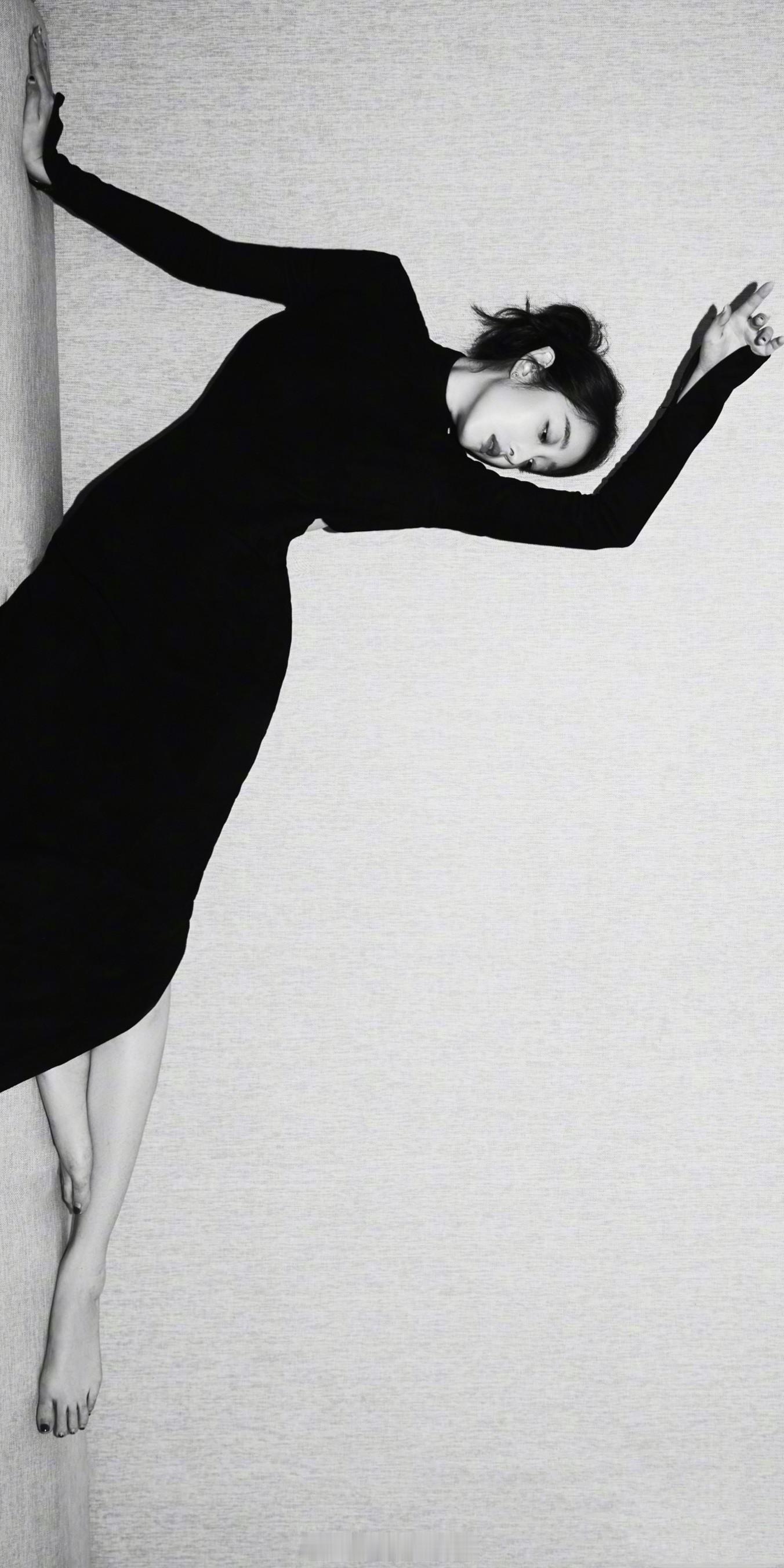 蒋梦婕黑白光影冷感写真 