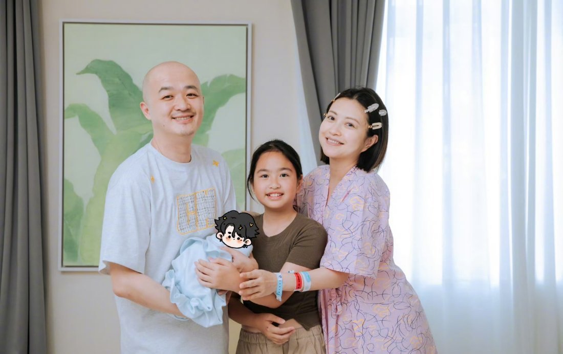 包文婧包贝尔二胎出生恭喜我哥喜得面条子[送花花]一家四口平安幸福[赢牛奶] ​​