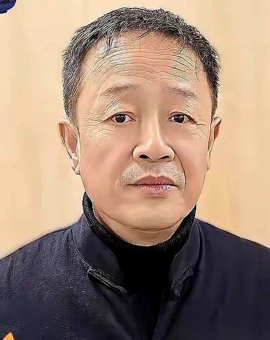 32年。
爹妈是死是活，他一眼没看过。人一走，留下550万的房子，他倒光速回来了