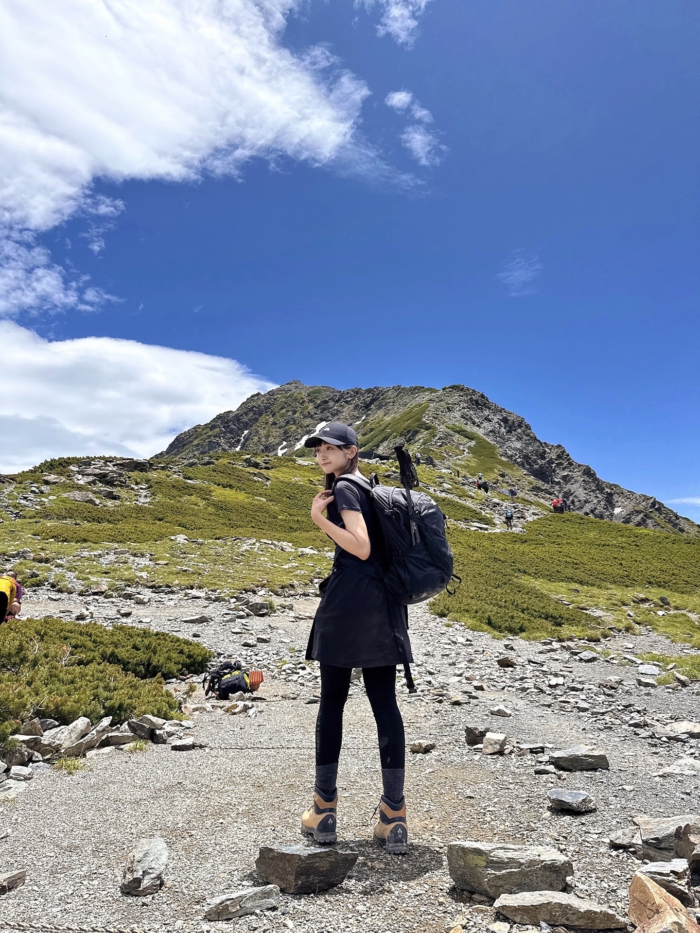 渡辺梨加「登山たのしい🐒🏔️」 ​​​
