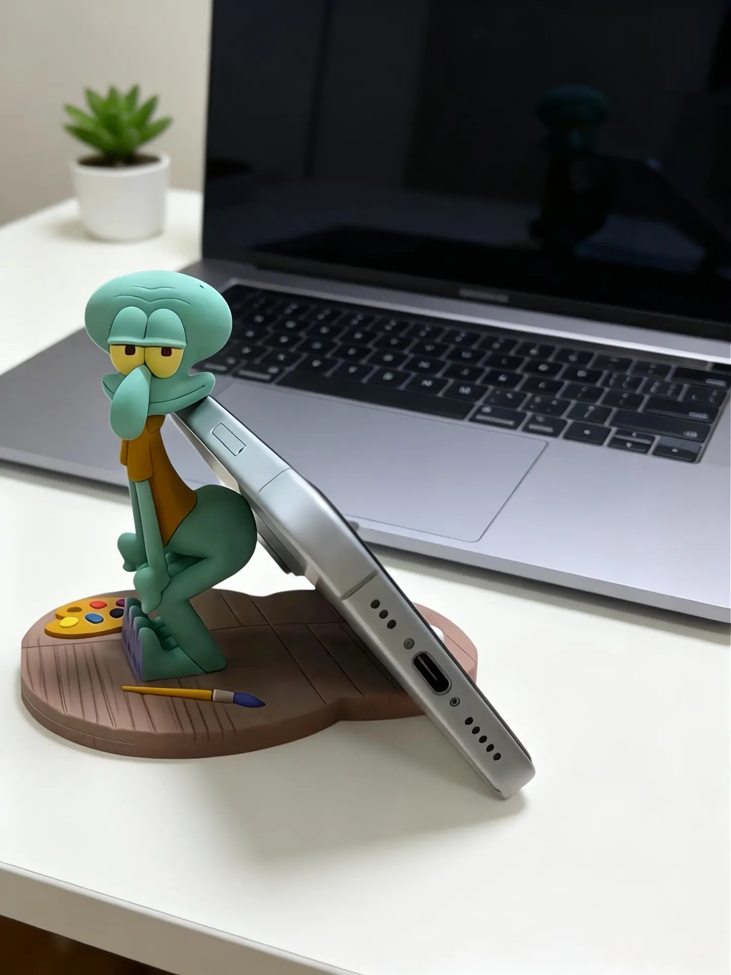 章鱼哥的屁股好翘 可以支起我的手机啊！