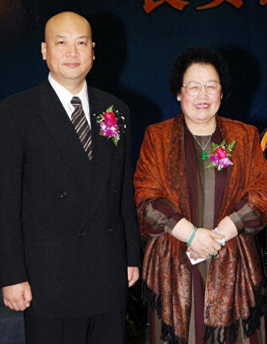 "一开始，我不想娶陈丽华。“迟重瑞表示:"实际上，我曾多次拒绝过她，然而，198