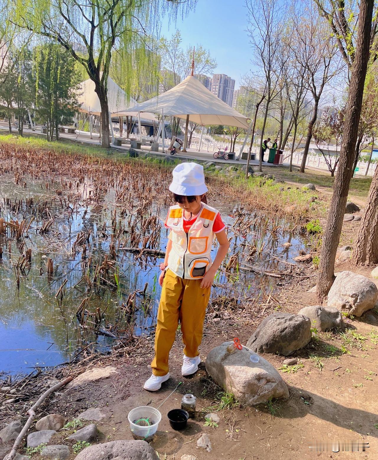 今天一出门，就真真切切地感觉到春天到了。其实从昨天开始，气温就已经升上来了，到了