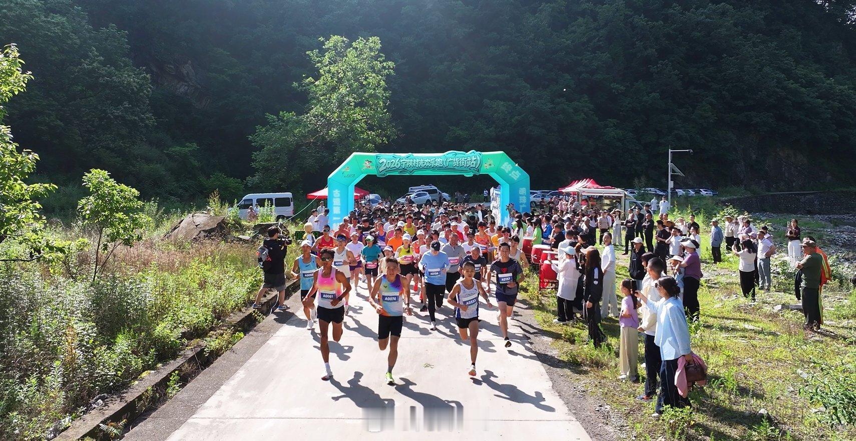 【端午首日宁陕文体旅活动精彩纷呈】6月19日，端午节首日，宁陕县以“村光大道”全