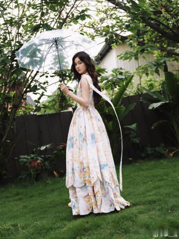 李兰迪身材被粉丝审判了最近娱乐圈又有新动态啦，演员李兰迪遭遇了粉丝对她身材的 “