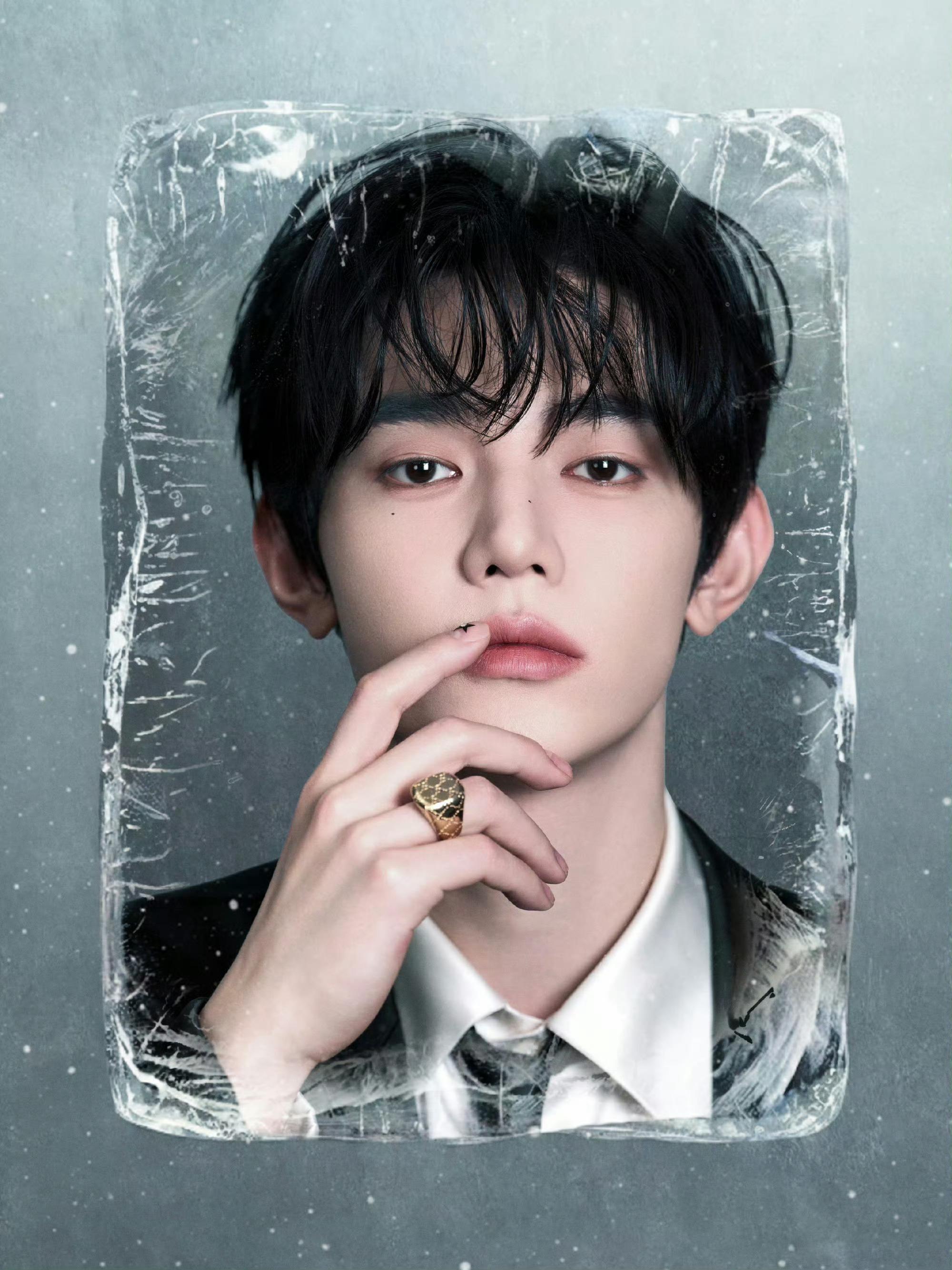 章昊下车图 章昊出席微博之夜造型官方图 