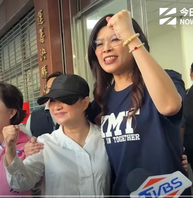 郑丽文做好接棒准备 卢秀燕为郑丽文加油

国民党主席朱立伦邀请台中市长卢秀燕接任