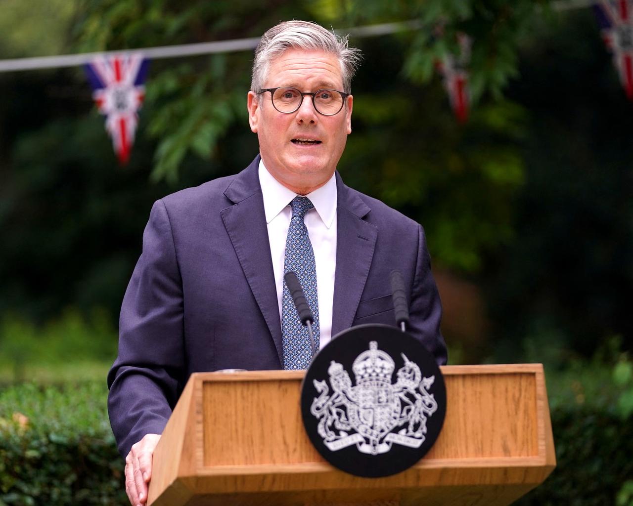 约翰逊埋的雷爆了，英国外长访华，此行极不寻常，中方反对抢资产。破冰之后！斯塔默政