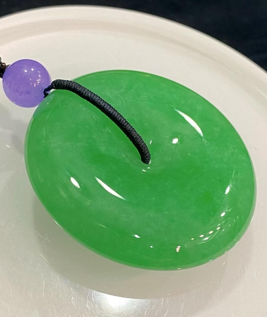 满绿平安扣💕
          裸石46.5-46.5-10