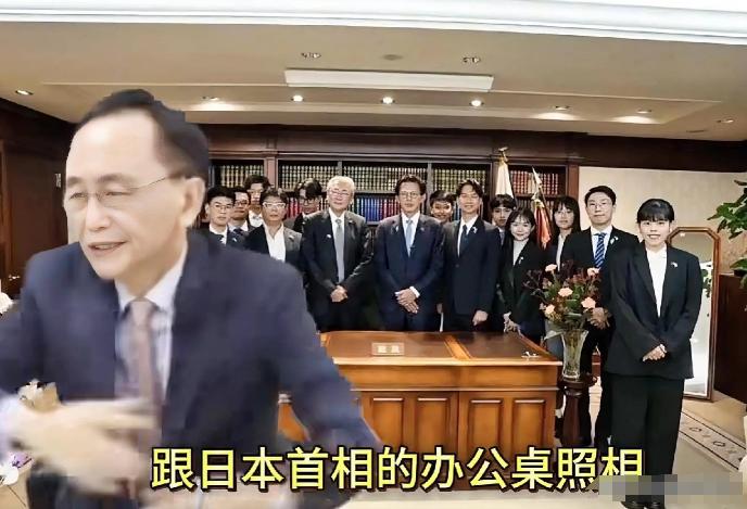 台湾出了一个大新闻，真的要笑死人了。你们知道吗？台湾民众党主席黄国昌带着一大票人