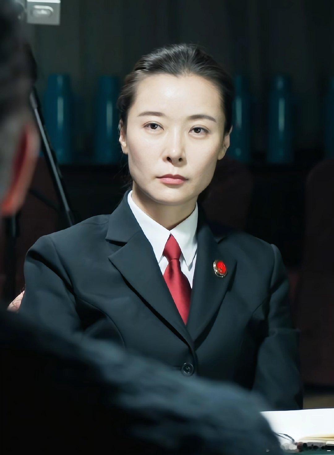 我对穿制服的英俊女人根本没有抵抗力～[舔屏][舔屏][舔屏] ​​​