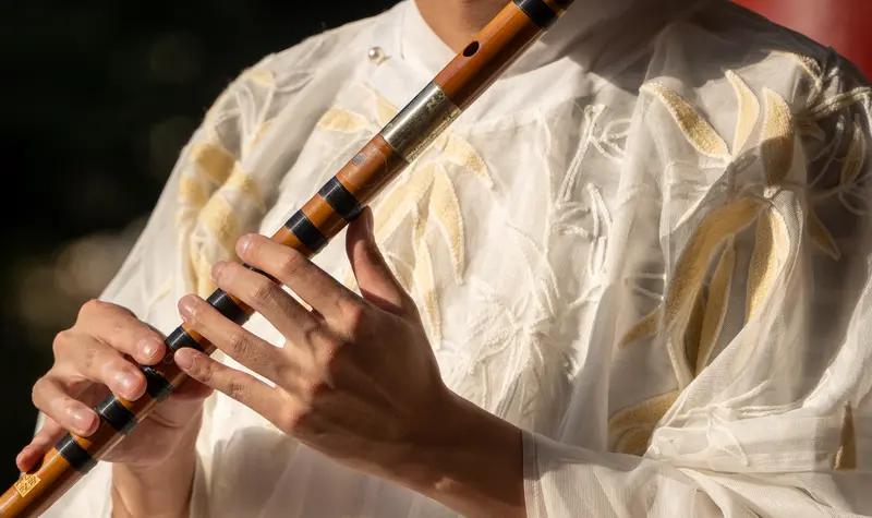 《百年孤独》里最经典的一句话:“人的精神寄托可以是音乐，可以是书籍，可以是运动，