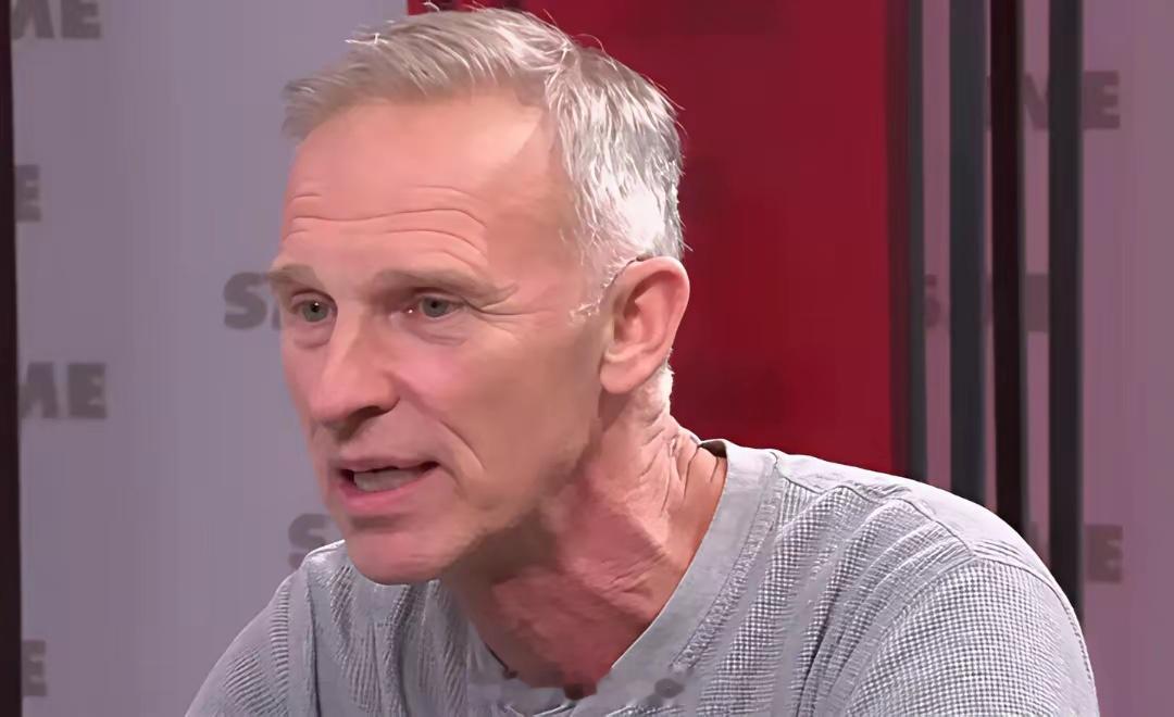 捷克冰球名将加舍克在XX上直接开怼欧尔班。欧尔班说“搞不清谁先动手”，加舍克回怼