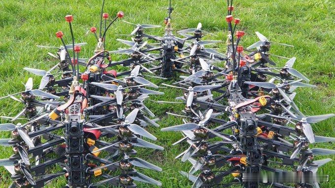 “只要合作伙伴提供资金，乌克兰明年可以生产1000W架无人机。”乌克兰防长什米哈