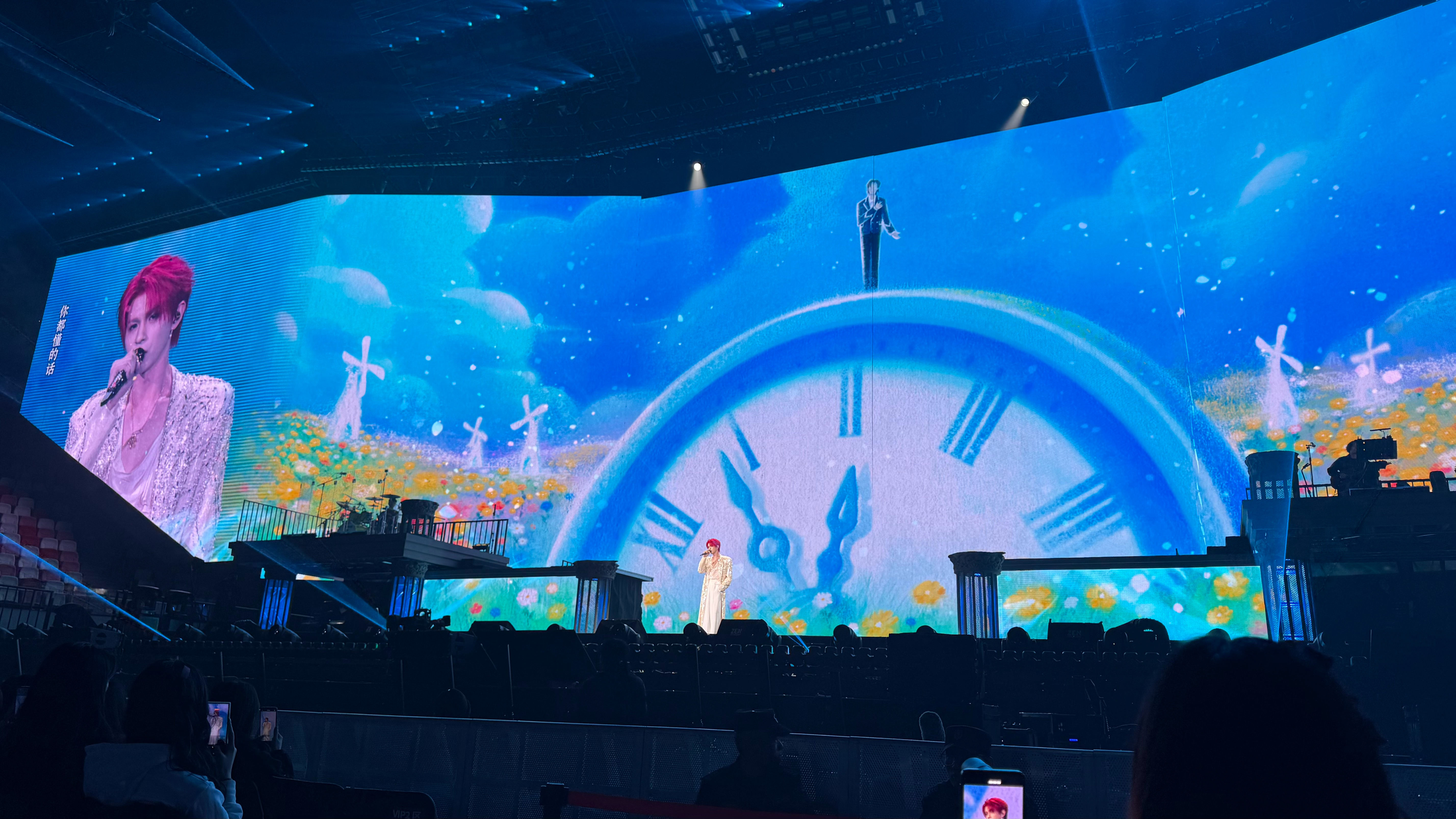 何浩楠HE演唱会厦门安可场 何浩楠你是会做演唱会的！从沉甸甸的伴手礼，到视觉听觉