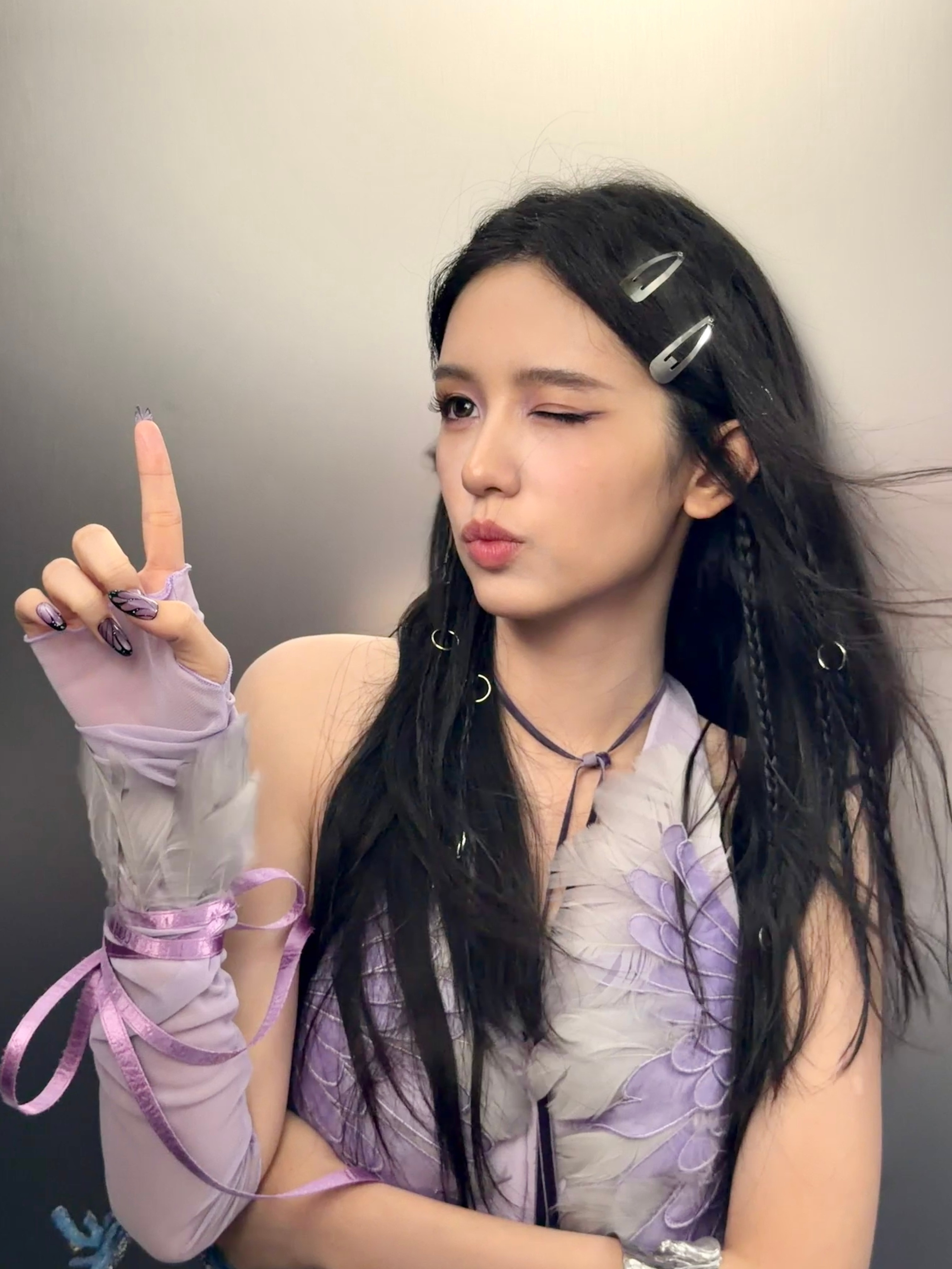 周也是电竞文女主吧周也好美紫色好漂亮