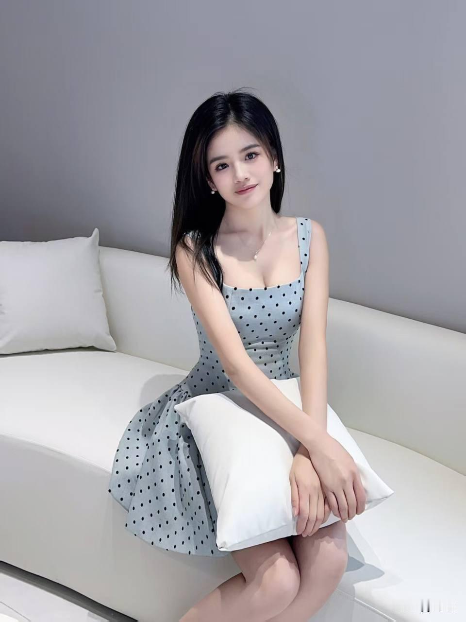 沁人心脾的邻家风：一袭简约装束穿出了不平凡的气质，谁看了不迷糊？