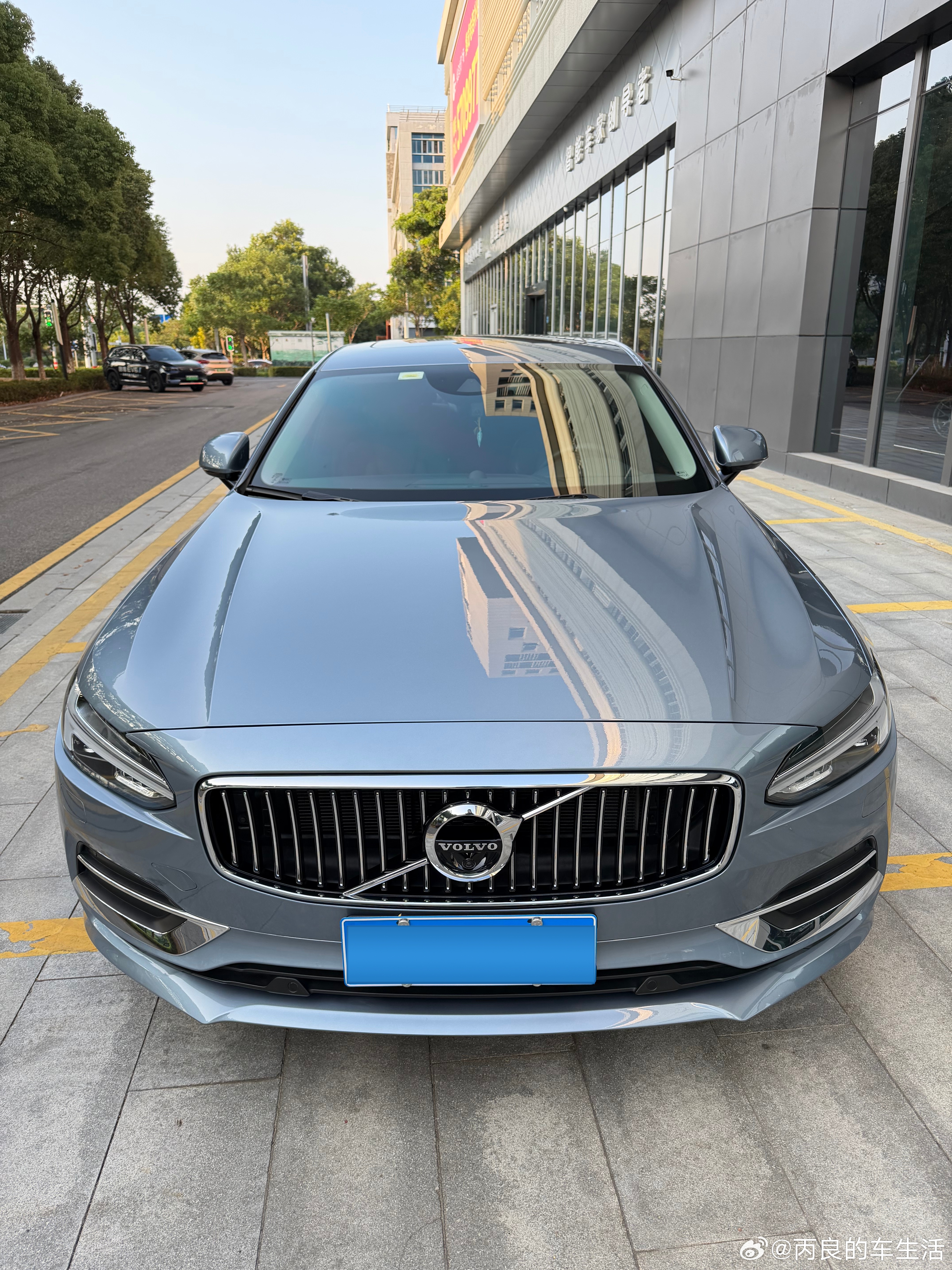 每周都洗一遍，开出来溜溜，真帅呀，[嘻嘻][嘻嘻][嘻嘻][嘻嘻] 停在那里 光