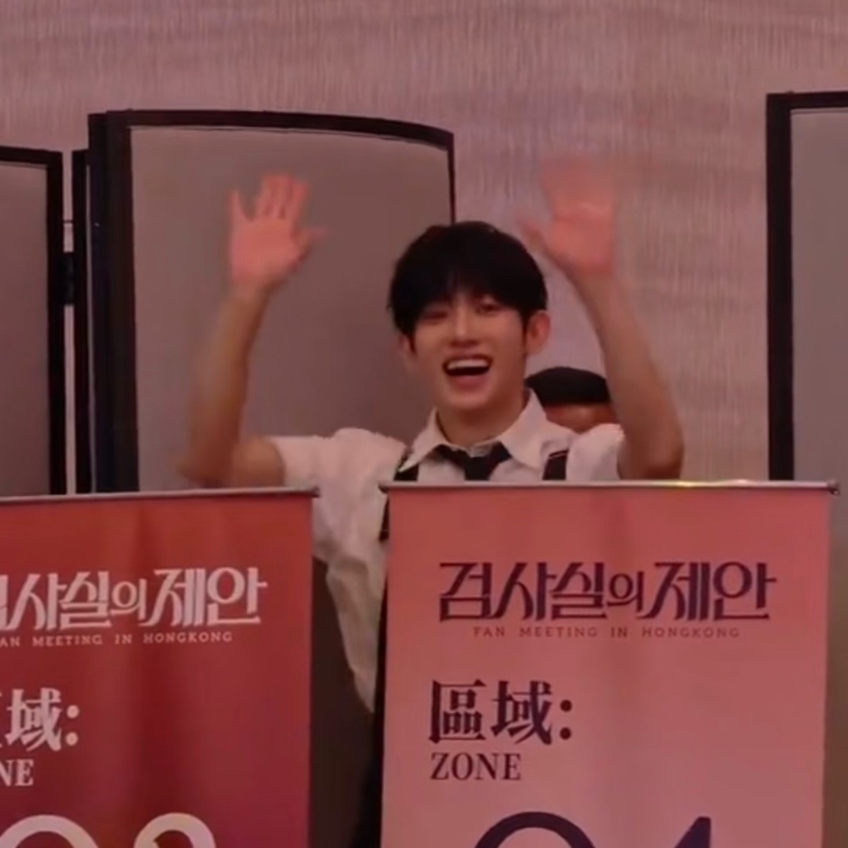 只想我的小兔子永远这么蹦蹦跳跳开开心心 ​​​