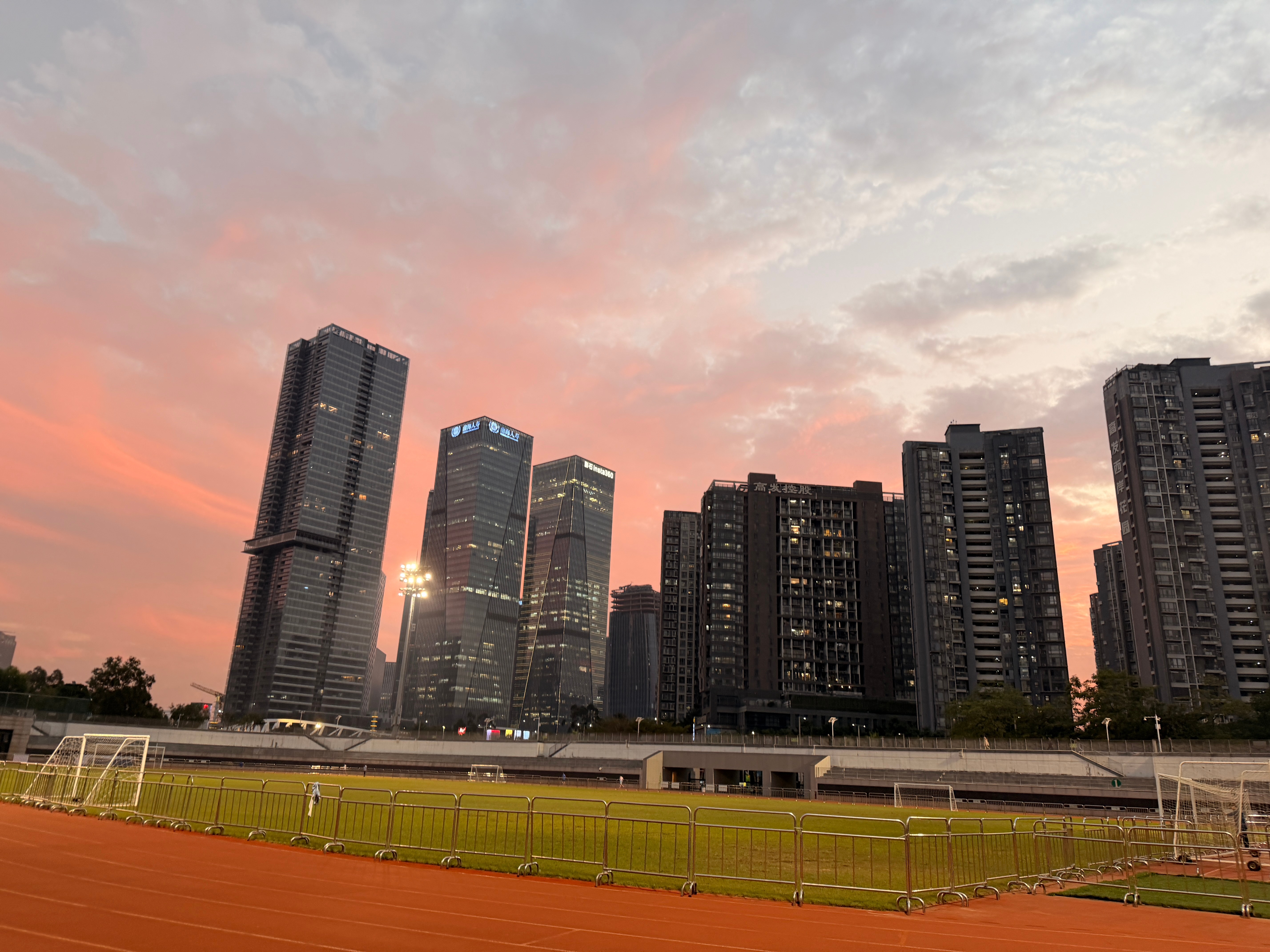 今晚跨年夜，我现在就想发红包！！！我等不到9点了，大家现在有时间来抢红包吗？还是
