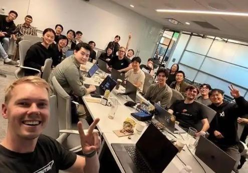 都说中国留不住人才，精英都移民去了欧美，可奇怪的是，那些留在中国的二流、三流、甚