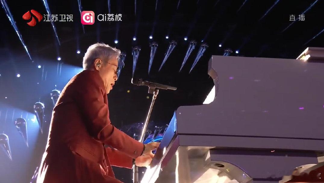 罗大佑的童年听哭了江苏卫视跨年 谁的DNA动了！罗大佑《童年》一响，跨年瞬间变怀