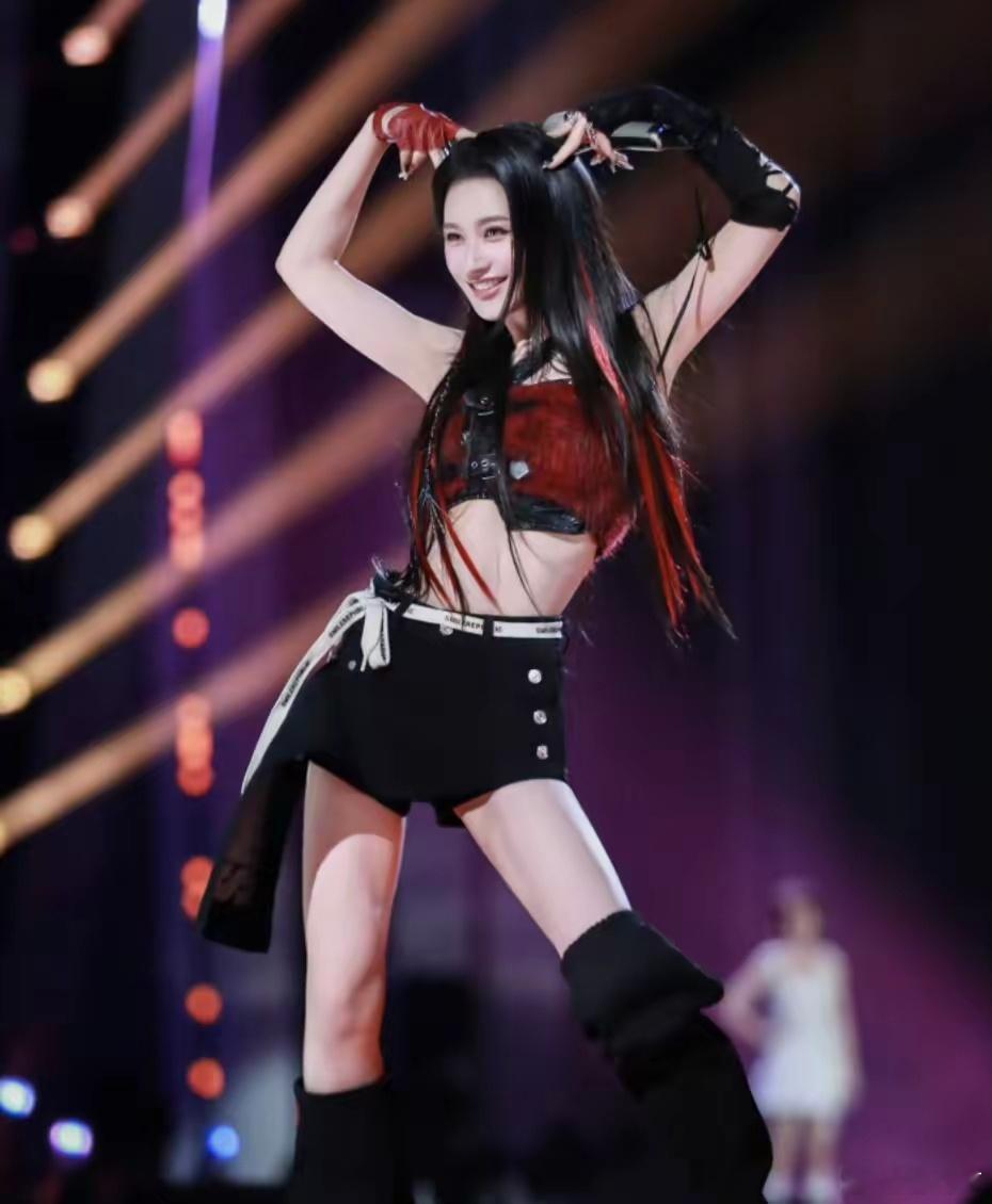 何宣林要求退出师姐帮唱娱乐圈能红的人，个个都有一颗强心脏。如果她当初顶住舆论，沉