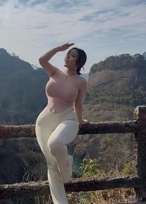 天寒怀旧梦，
地阻思新途。