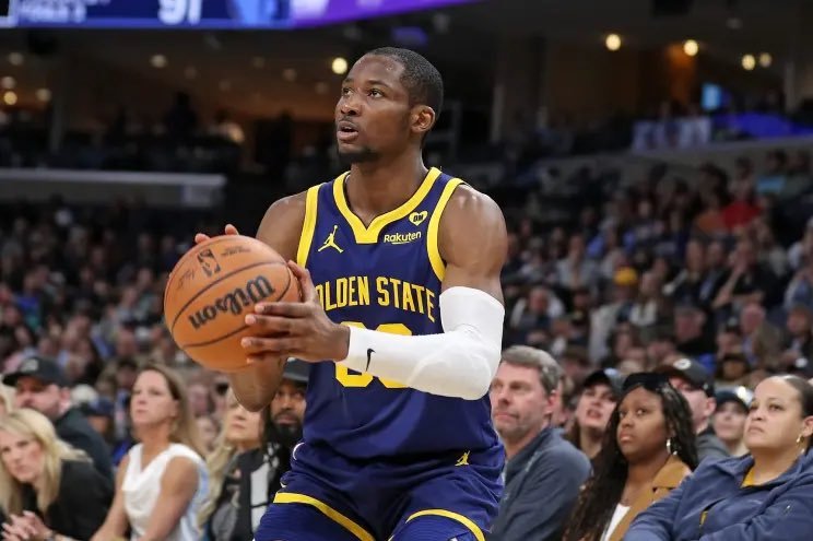 库明加：“我最喜欢的球员一生都是湖人的一员（指科比），所以我也想在勇士终老。”#