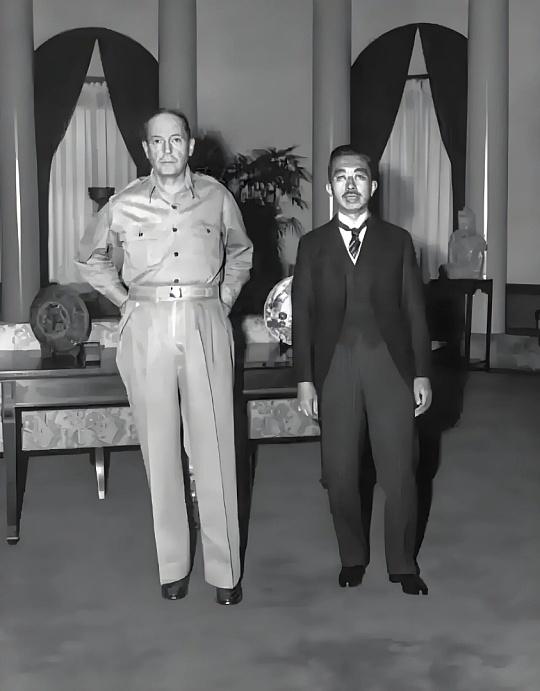 谁能想到的呢，80年前，日本一位临时受命的日本皇族首相——东久迩稔彦，因为一张天