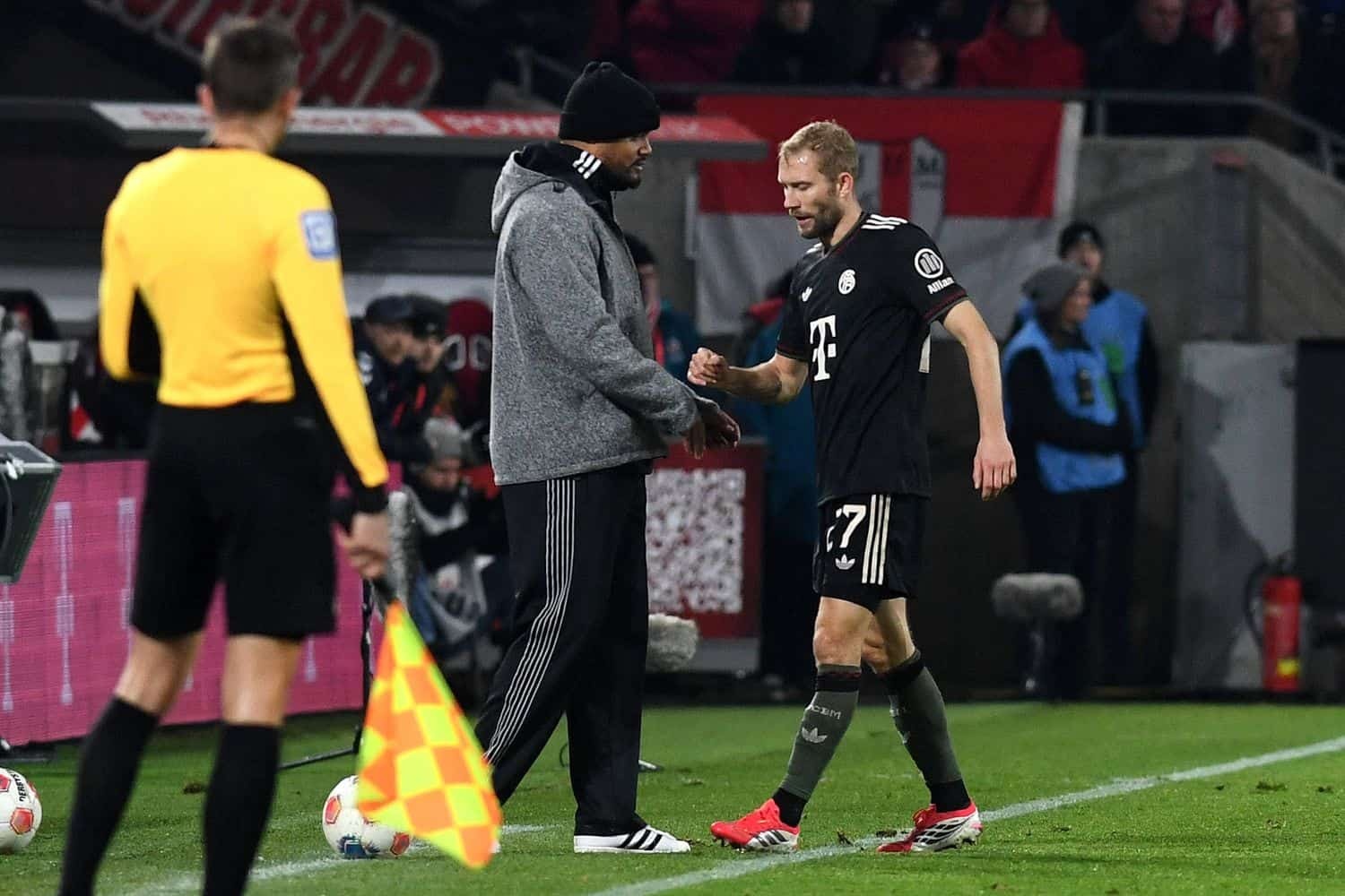 莱默尔在对科隆的比赛中小腿拉伤，将暂时缺阵。 