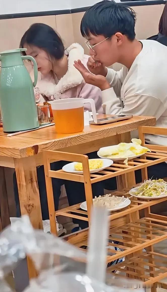 这女孩真幸福，有个这么疼爱她的男朋友