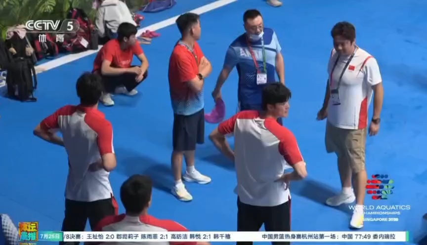 汪顺的第八次世锦赛中国游泳队抵达新加坡，开始首次热身训练。[努力]老将的第八次世