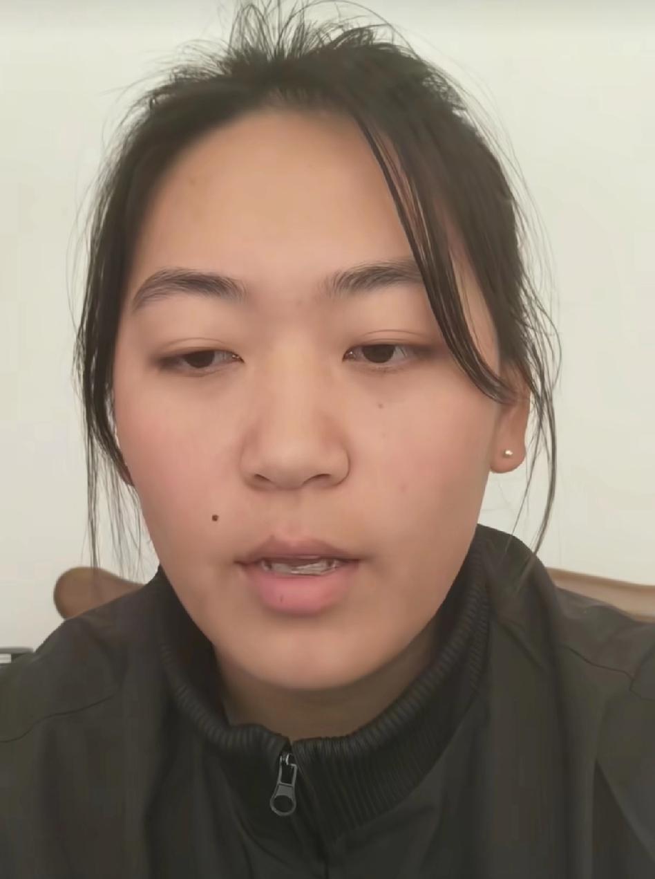 亚运会拿3枚金牌的功臣王莉，现在居然不敢待在家里了！

16号她再次发声，说举报