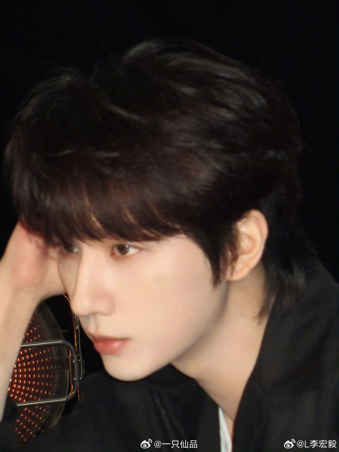 李宏毅营业啦！！！好帅啊李宏毅粉丝吃的真好！虎丝超幸福🥰 