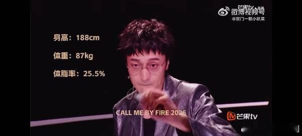 王传君披哥初见面梦回关谷神奇披哥6走秀披哥选手体脂率 谁能想到披哥登场直接走出走