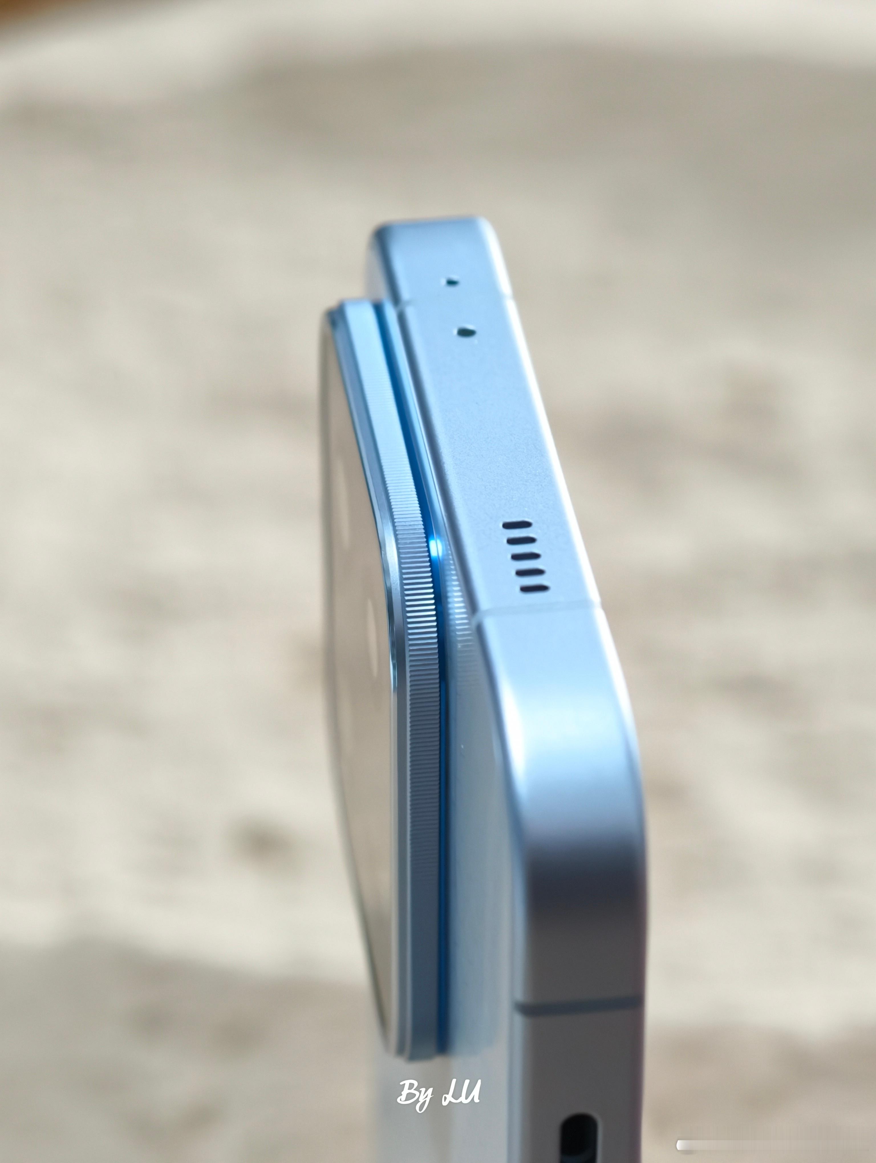 iQOO15 Ultra：致敬“银翼杀手”的科幻美学作为 iQOO 系列的首款 