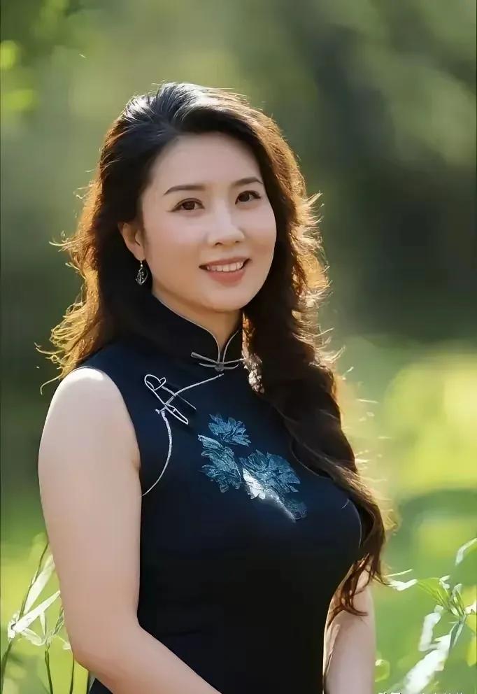 狂欢是一群人的寂寞，寂寞是一个人的狂欢。所以孤独寂寞并非坏事，也是一种享受。我的