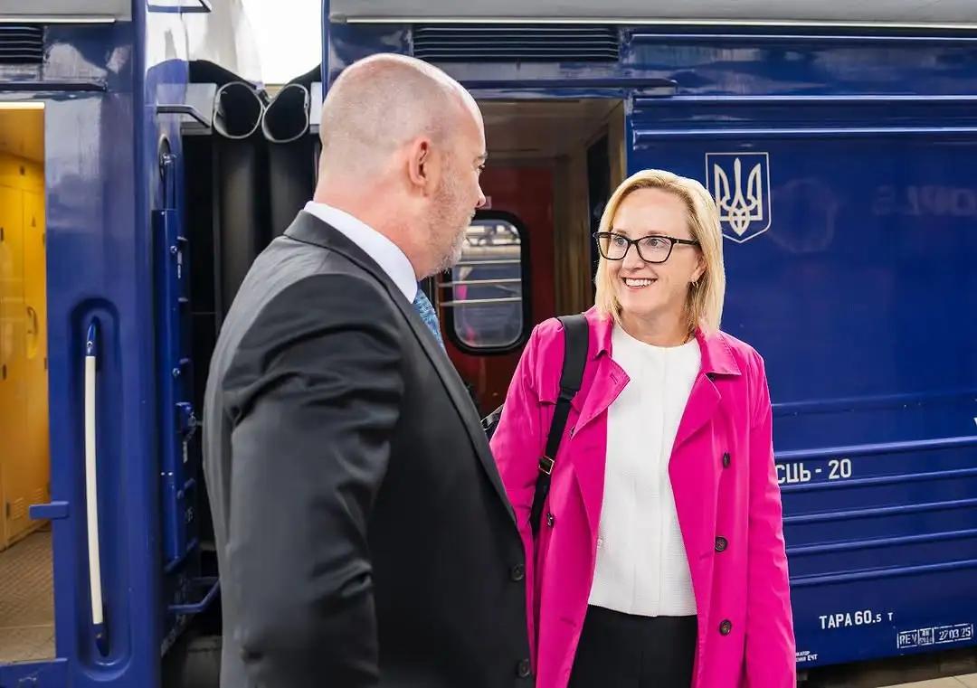 乌克兰一个“受害者”，为何总被美国针对。感到困惑的美国驻乌克兰代理大使戴维斯已经