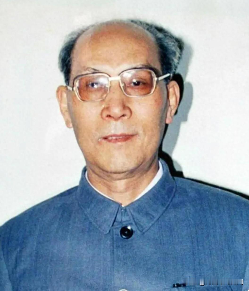 他曾任山西省委书记（时设第一书记）、吉林省委书记。1917年出生，山西沁县人。1