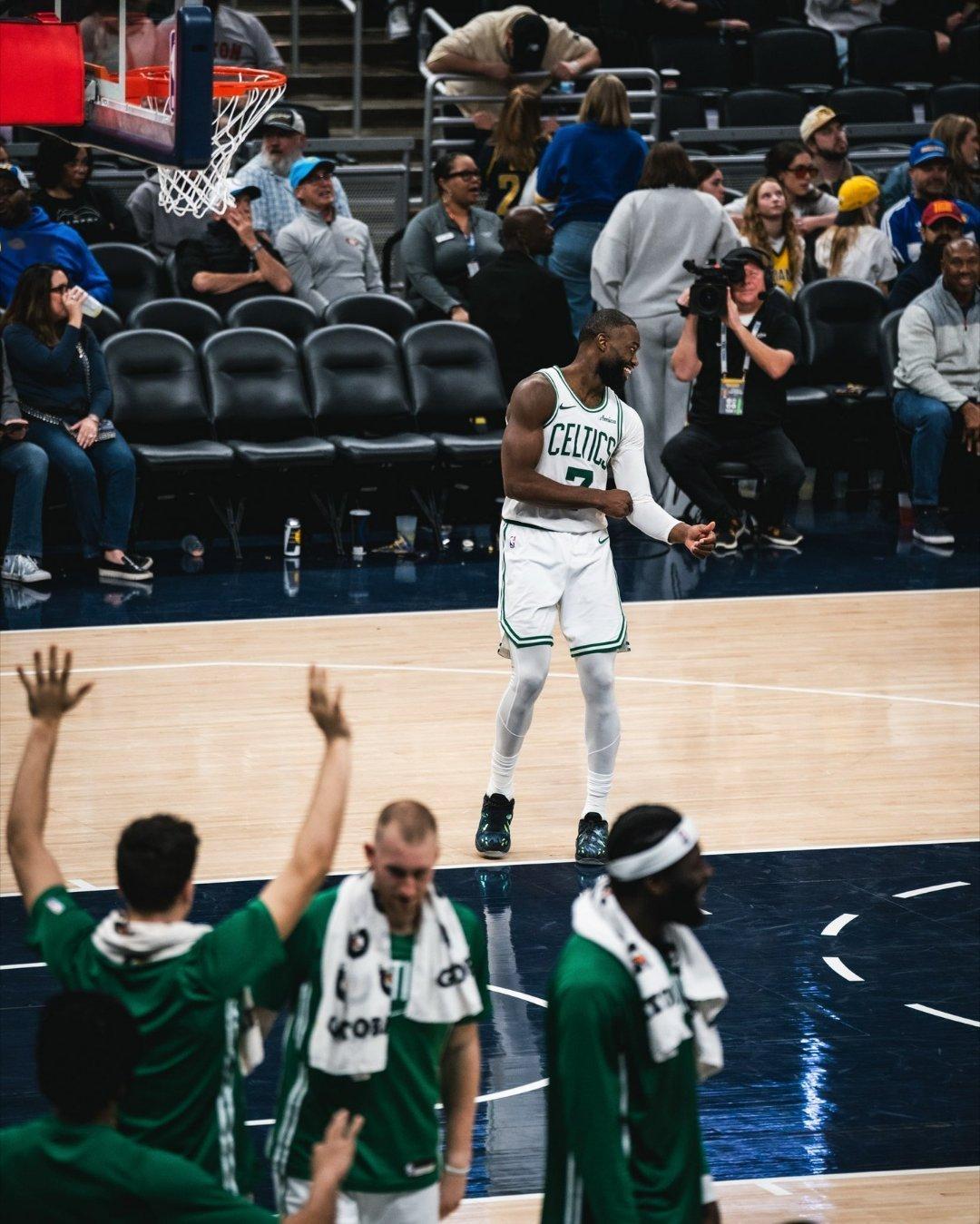 据统计，杰伦的凯尔特人生涯总得分（12297分）超越比尔-沙曼（12287分），