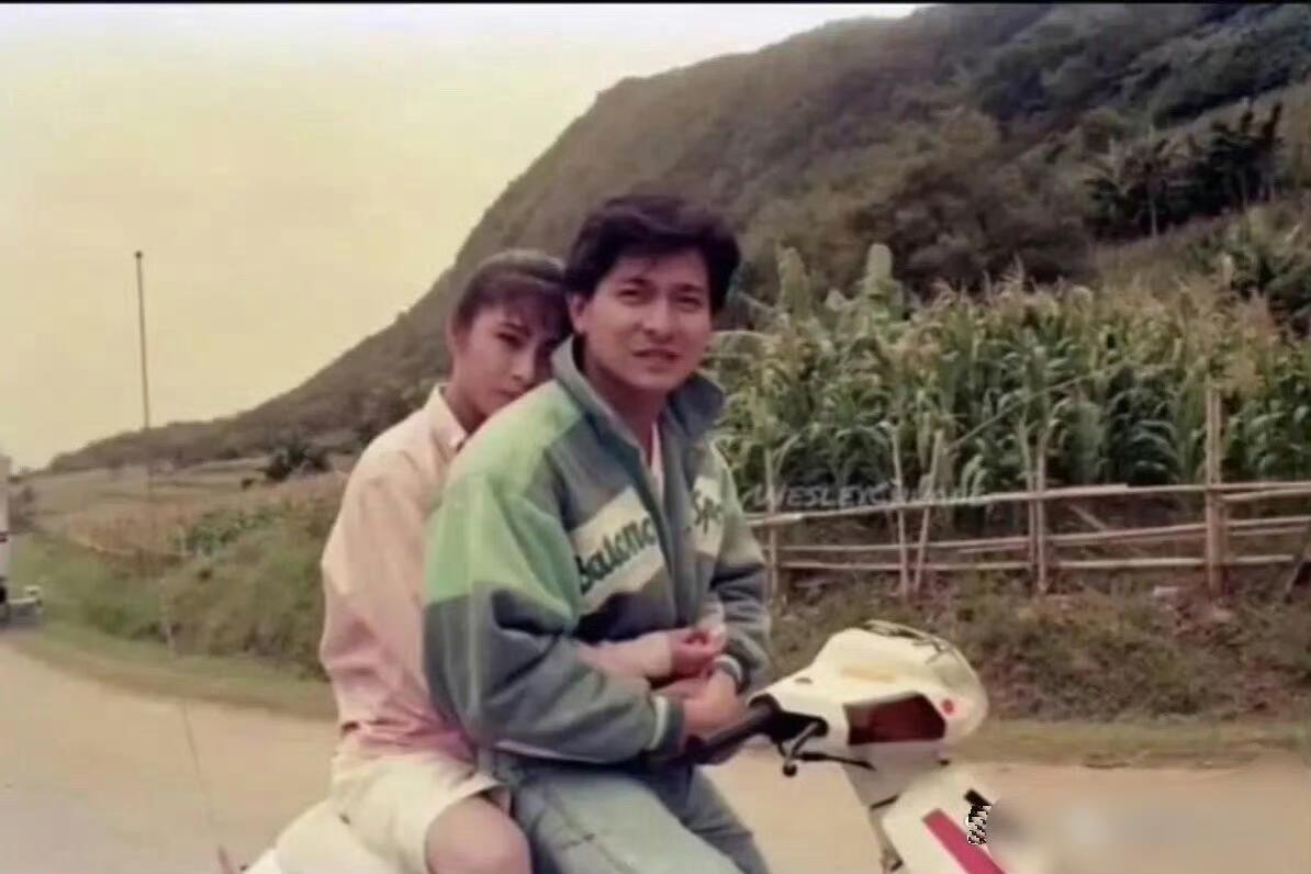 刘德华旧照，这时候刘德华还没长开 