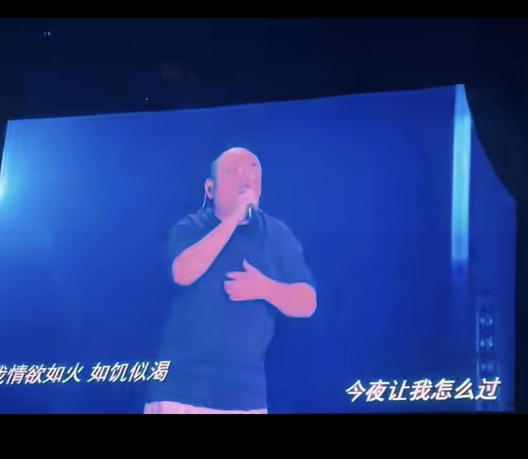 刀郎率领他的团队，竟敢在舞台上歌颂情欲,唱出“情欲似火，如饥似渴”的句子，歌声如