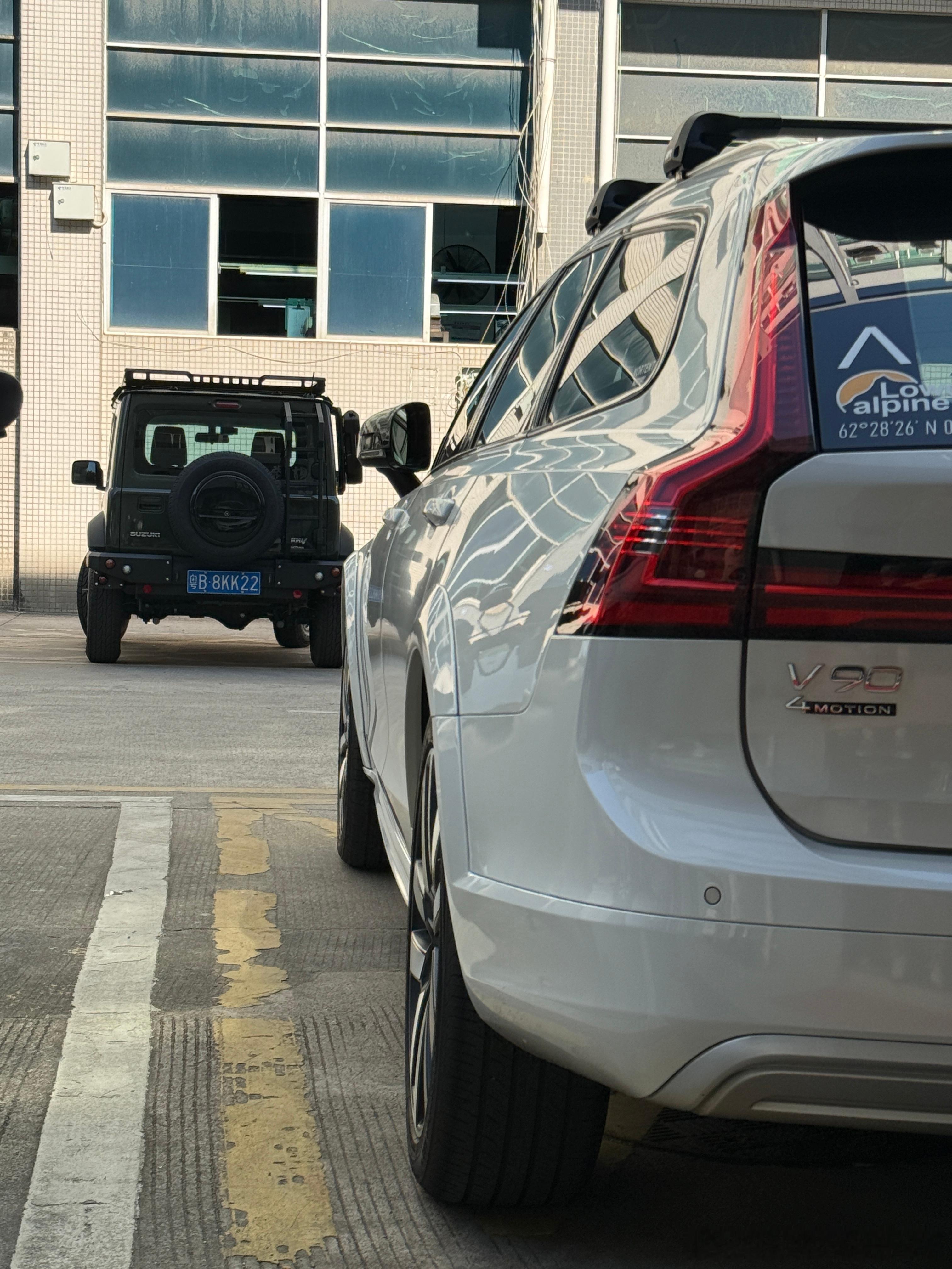 这两台都是提供“情绪价值”的车 