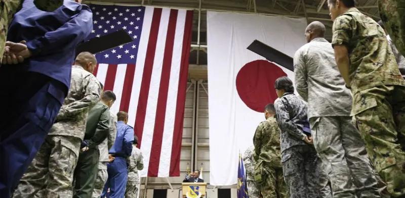 日本这操作，真有点“老套路”了。
偷袭、暗算，历史上的事儿没少干。
现在经济一塌