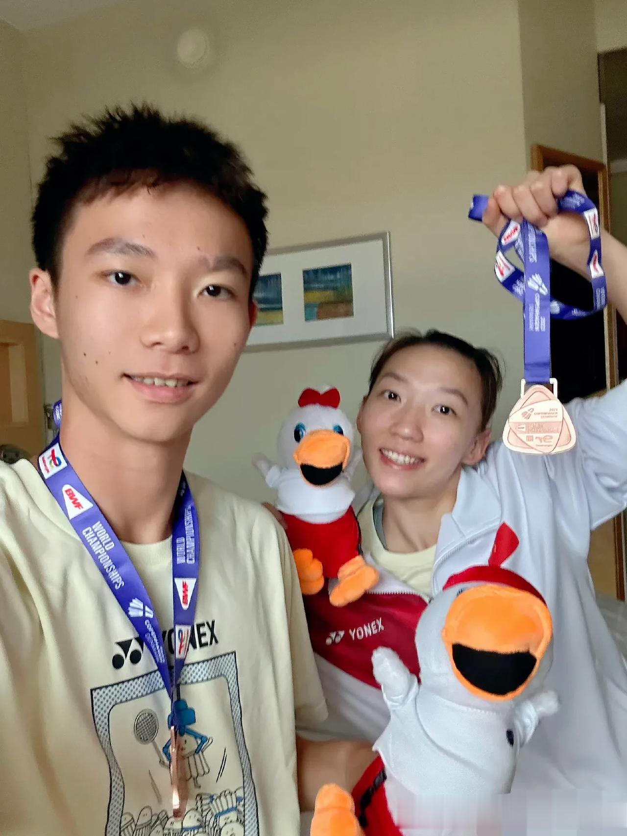国羽混双新生代“振欣”组合世锦赛后最新动态
魏雅欣：接受细水长流 
接受狂风暴雨