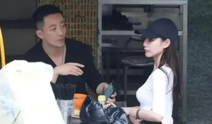 汪小菲的新老婆是李进良介绍的，而这个李进良不简单，他曾婚内出轨17次，妻子小祯忍