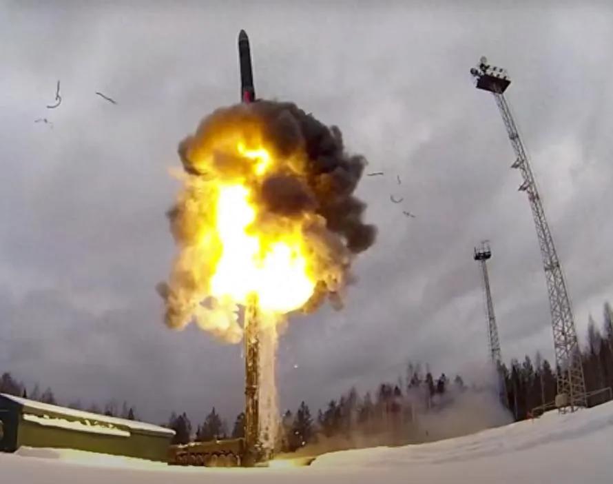 核裁军条约到期前夜：世界站在“相互毁灭”的悬崖边

这几天世界舆论场吵翻了天，可